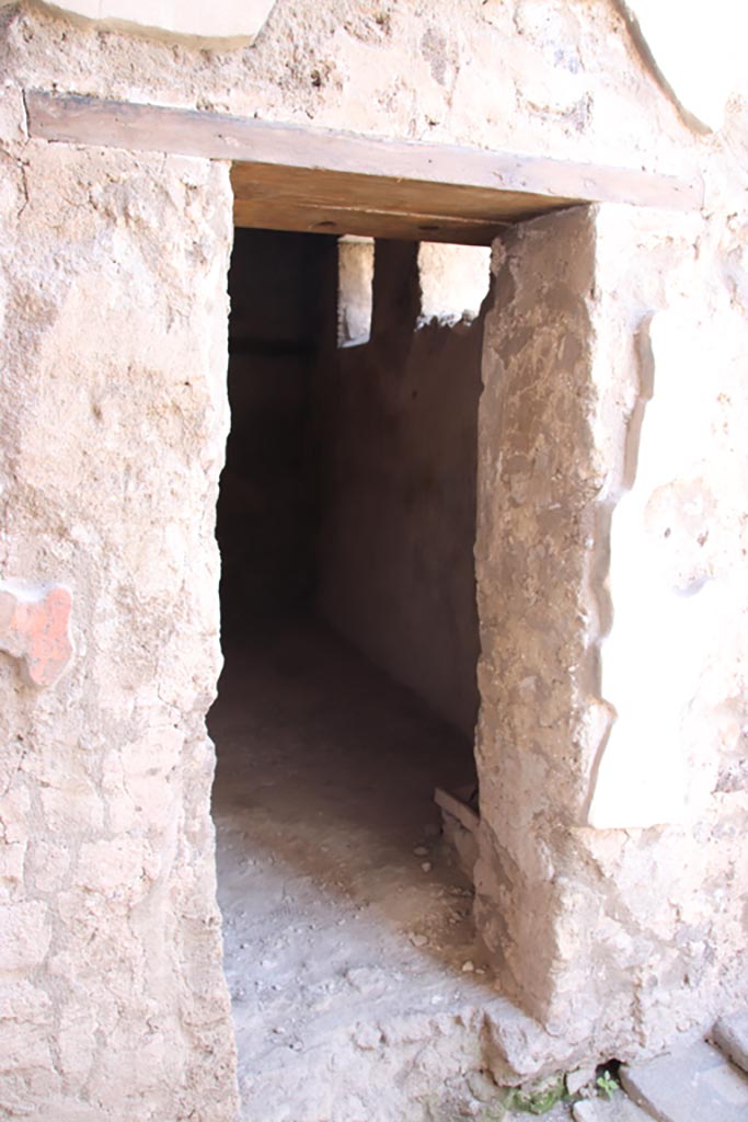 V.2.i Pompeii.  October 2023. 
Room 2, doorway on west side of entrance corridor/fauces. Photo courtesy of Klaus Heese.
