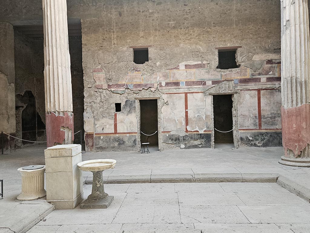 V.2.i Pompeii. November 2024. Looking towards doorways on west side of atrium. Photo courtesy of Annette Haug.

