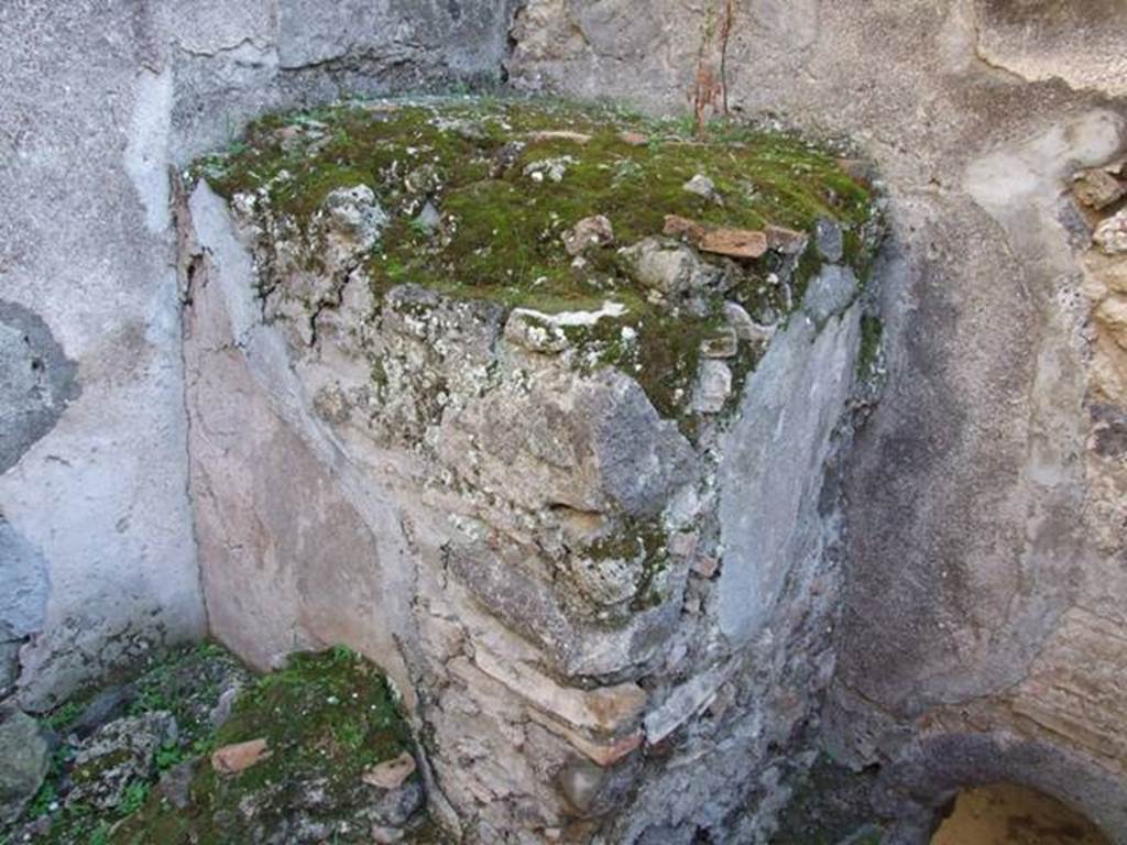 V.2.i Pompeii. December 2007. Room 11, south-east corner showing remains of masonry foundation in kitchen.
