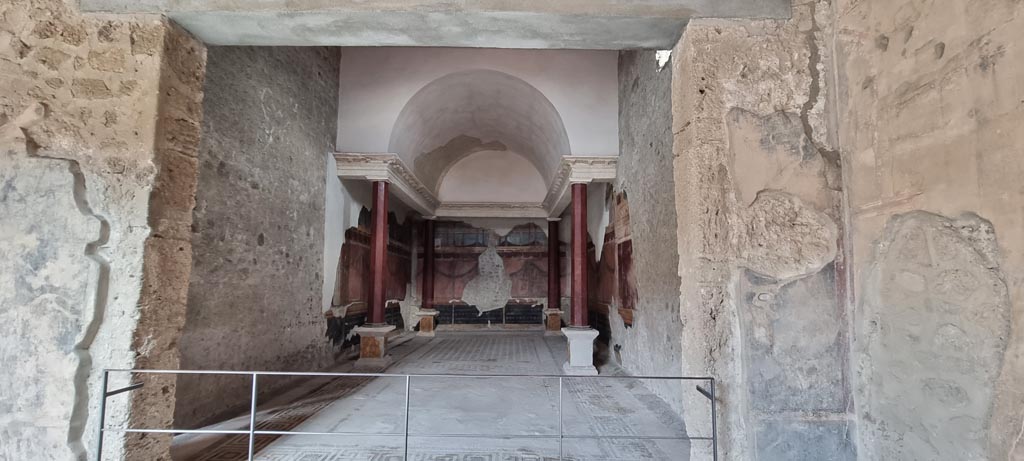 V.2.i Pompeii. December 2023. South-east corner of peristyle, with entrance doorway into Oecus 21. Photo courtesy of Miriam Colomer.