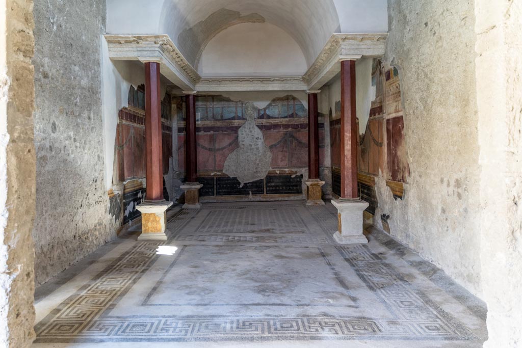 V.2.i Pompeii. March 2023. Room 21, Corinthian oecus, looking east from portico. Photo courtesy of Johannes Eber.

