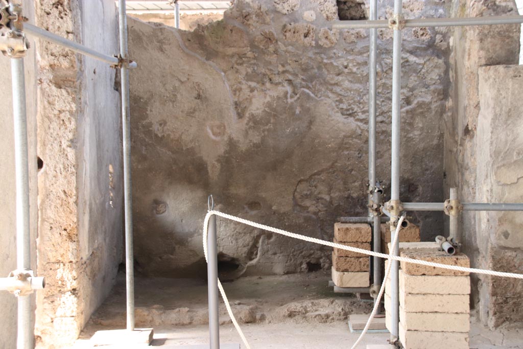 V.2 Pompeii. Casa di Orione. October 2022. Room A18, looking north from atrium. Photo courtesy of Klaus Heese.