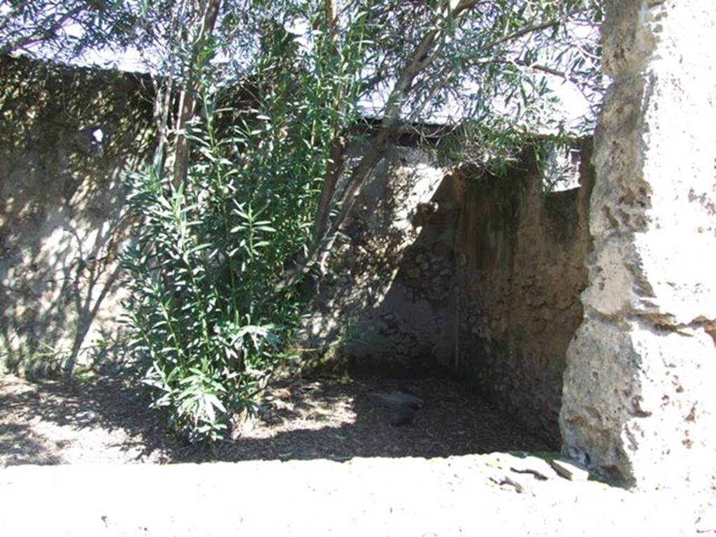 V.3.4 Pompeii. March 2009. South end of garden area. Window in south wall to kitchen. Looking east
