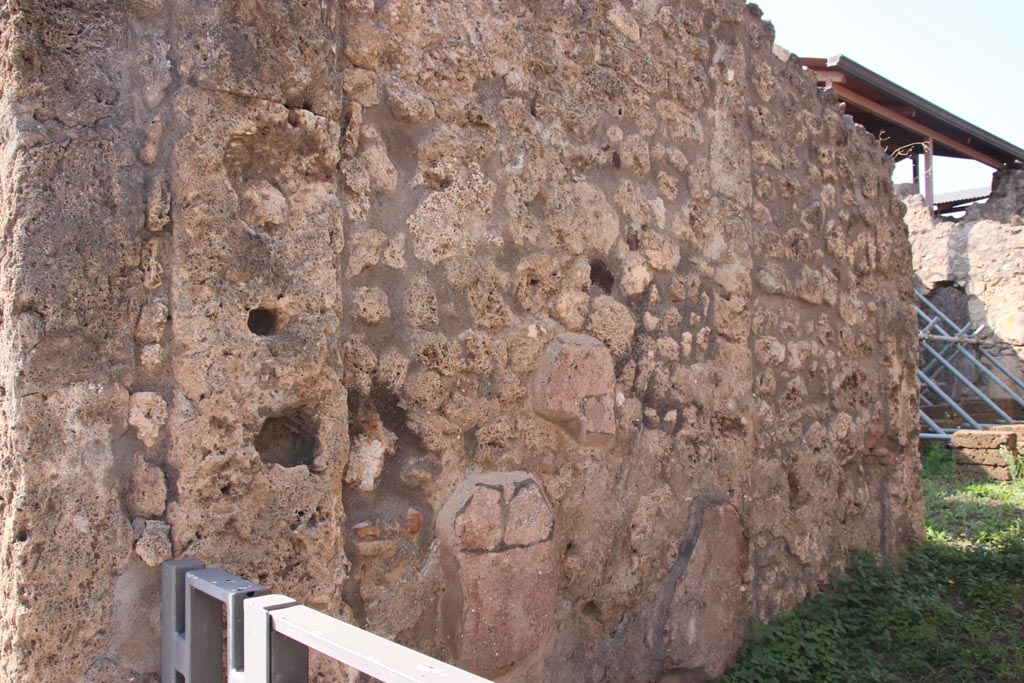 V.3.7 Pompeii. October 2023. West wall of vestibule. Photo courtesy of Klaus Heese.