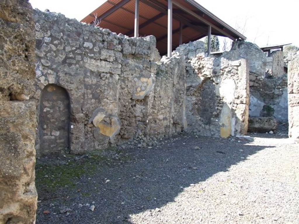 V.3.7 Pompeii.  March 2009. Atrium.  West wall