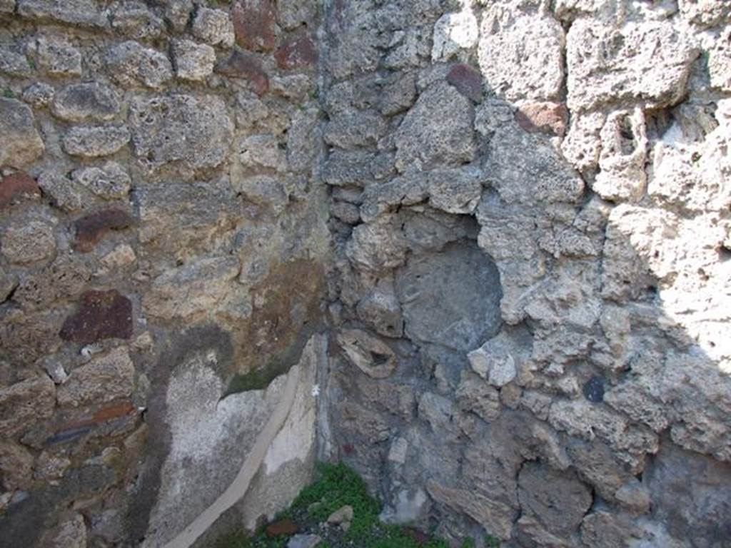 V.3.7 Pompeii.  March 2009.  Cubiculum. North west corner.