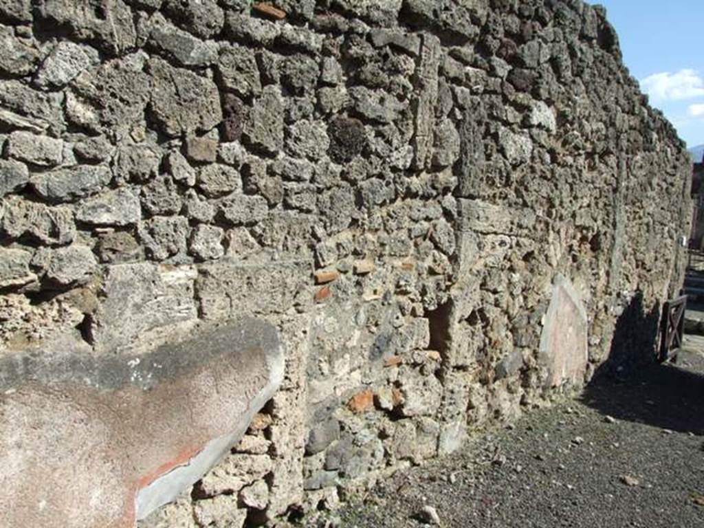 V.3.7 Pompeii.  March 2009.  Atrium.  East wall.  Looking south.