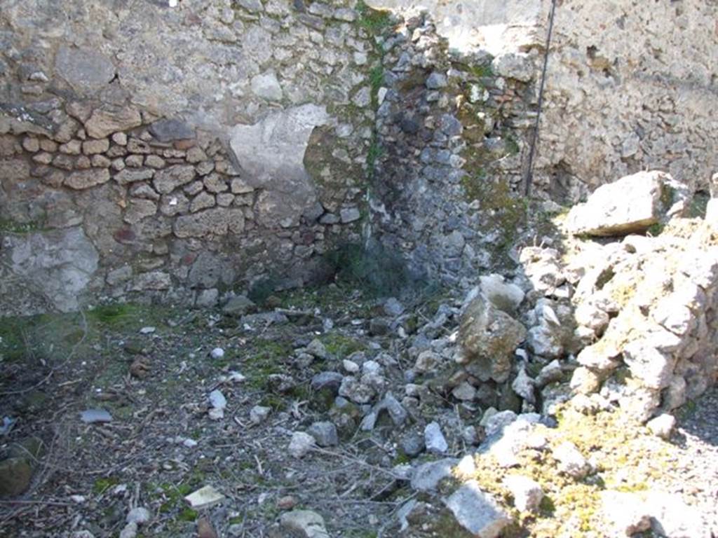 V.3.7 Pompeii.  March 2009. Cubiculum.  North west corner. 