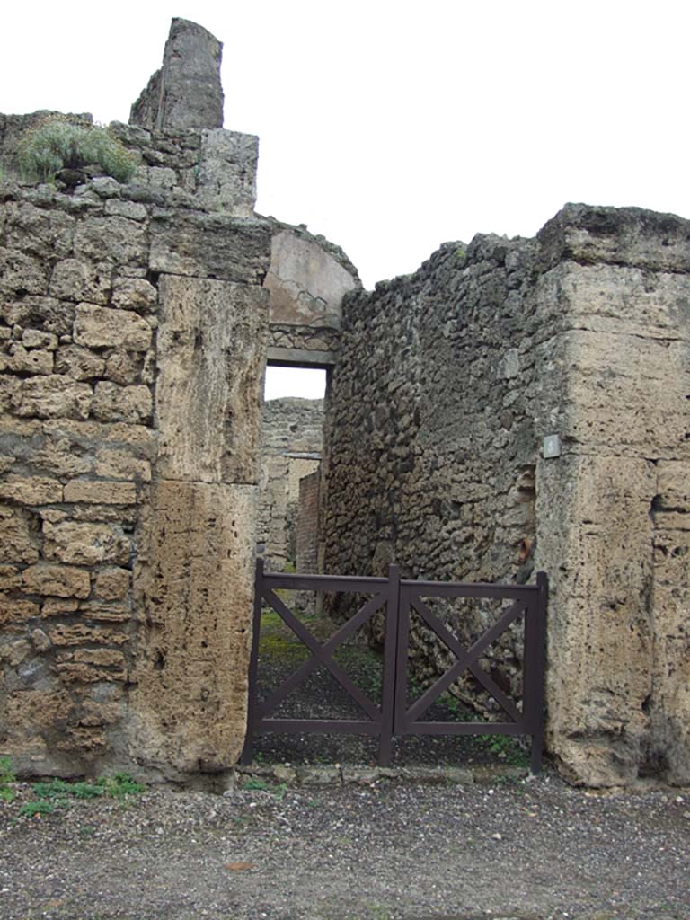 V.3.8 Pompeii. May 2010. Entrance doorway, looking north.