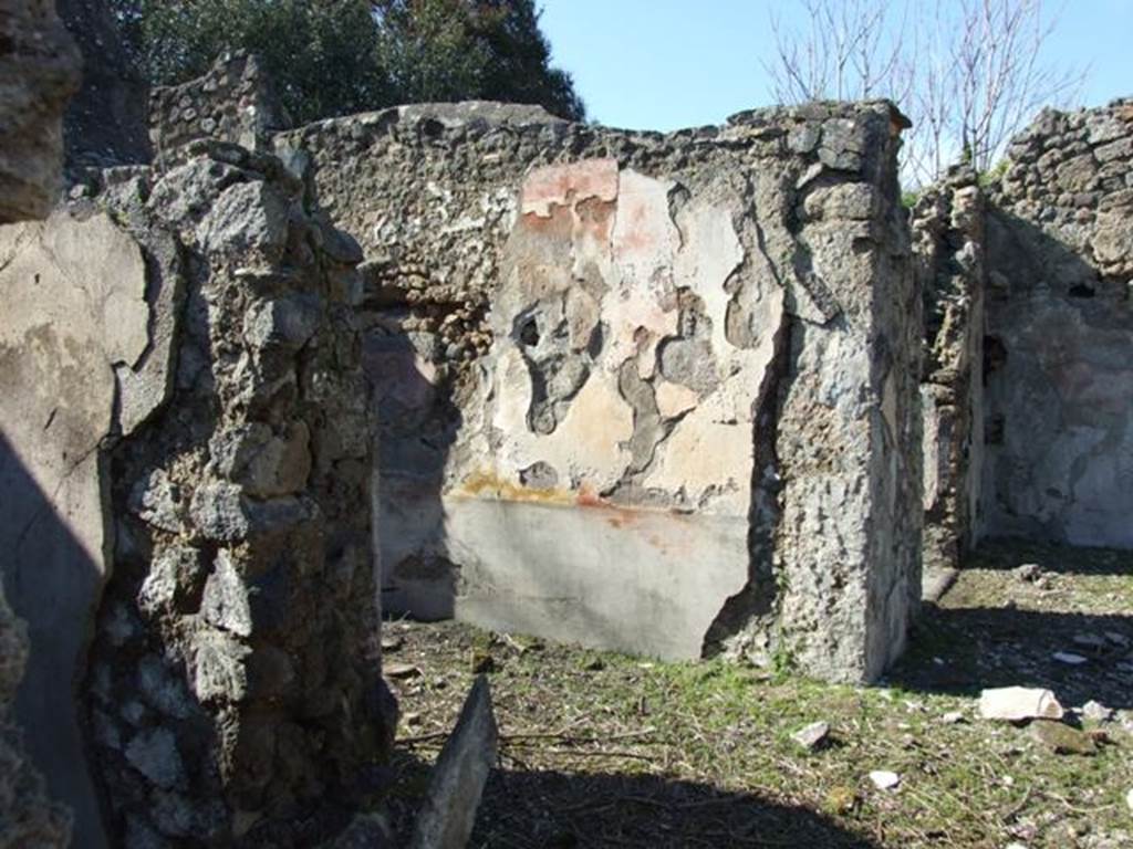 V.3.10 Pompeii.  March 2009. Looking north along west side of atrium, seeing north side of Tablinum and Doorway to Cubiculum.