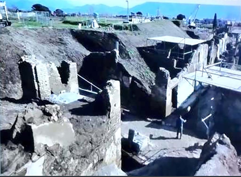 Pompeii V.3/V.8. Quadrivio (left) with extension of Vicolo delle Nozze d’Argento (right to left), water tower, well/cistern (not visible) and fountain. 
In the Vicolo dei Balconi (front to back) is a doorway to one of the houses in the north-west corner of V.3.

Pompei V.3/V.8. Quadrivio (a sinistra) con estensione di Vicolo delle Nozze d'Argento, torre d'acqua, pozzo/cisterna (non visibile) e fontana.
Nel Vicolo dei Balconi (da davanti a dietro) è una porta di una delle case nell'angolo nord-ovest di V.3.

Photograph © Parco Archeologico di Pompei.
