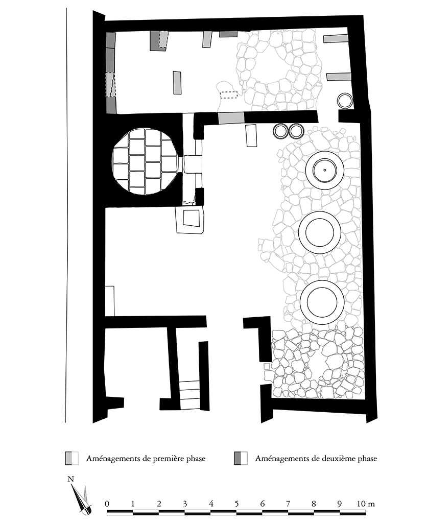 Fig. 7 - Pompi Pistrina. Boulangerie V 4, 1 2. Relev des amnagements affrents  la boulangerie et proposition dvolution.
Relev : V. Lallet, F. Fouriaux, S. Aho, N. Morand ; DAO : N.M. ; chelle : 1/100.
