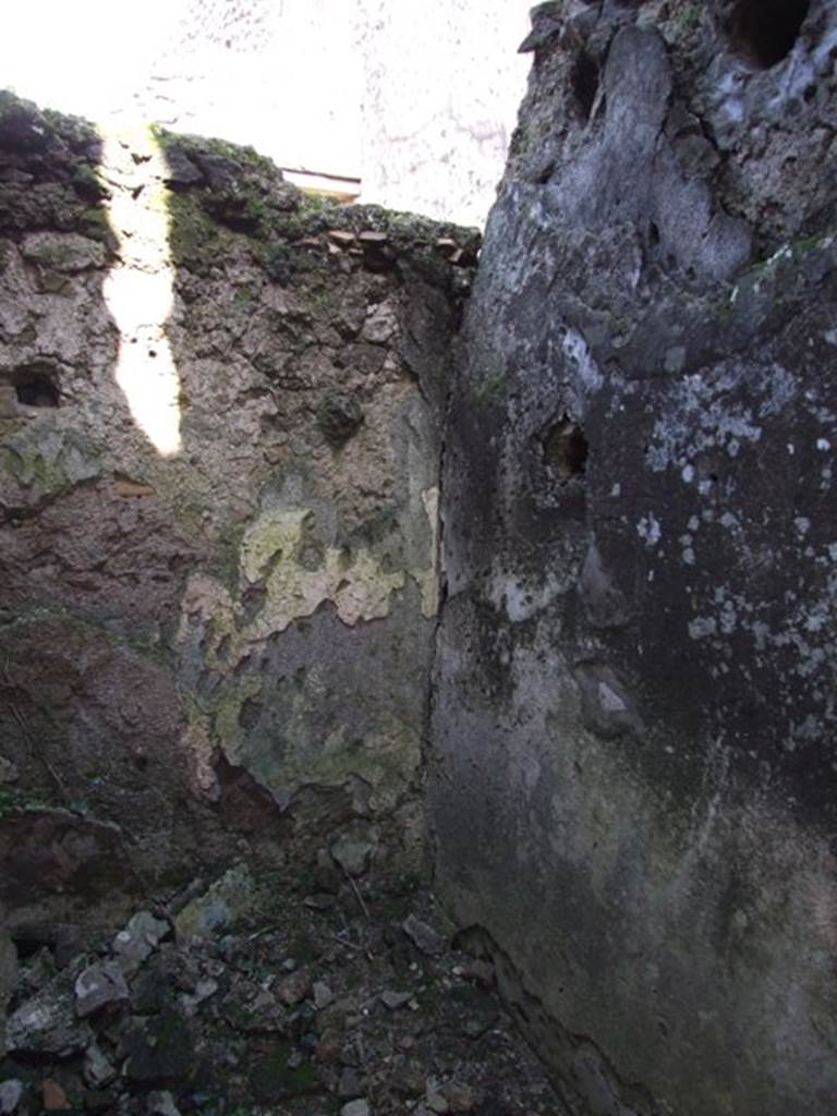 V.4.3 Pompeii.  March 2009. Small cupboard. North east corner.