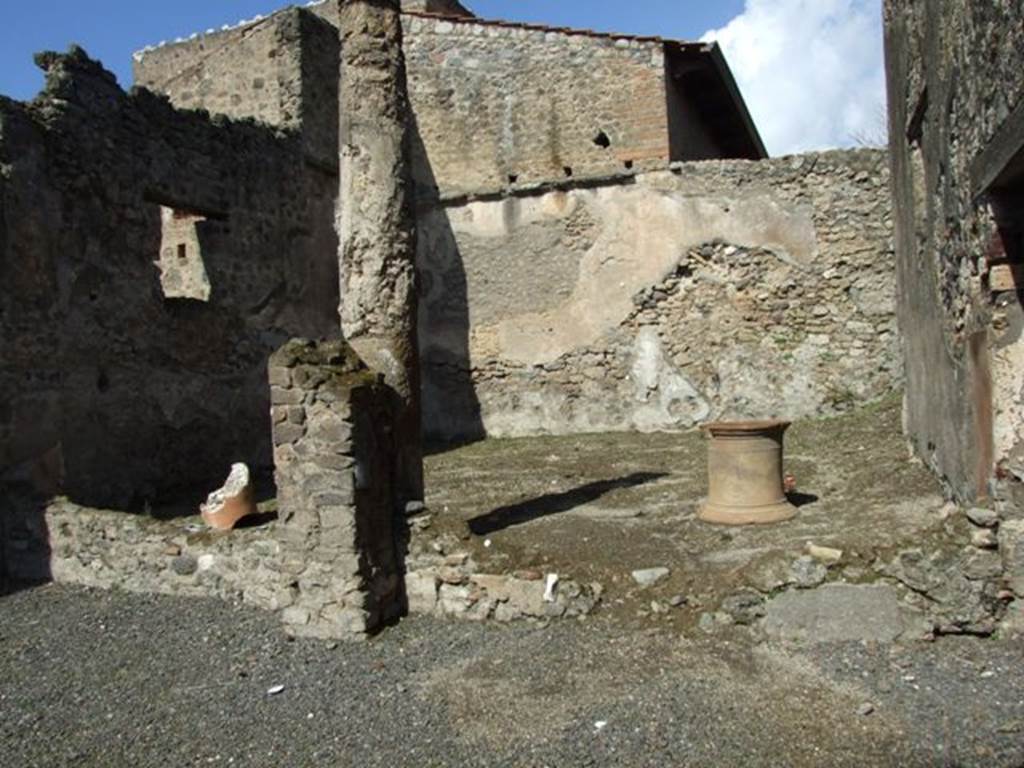 V.4.3 Pompeii.  March 2009.  Looking north west from end of corridor, across South Portico to Garden area.