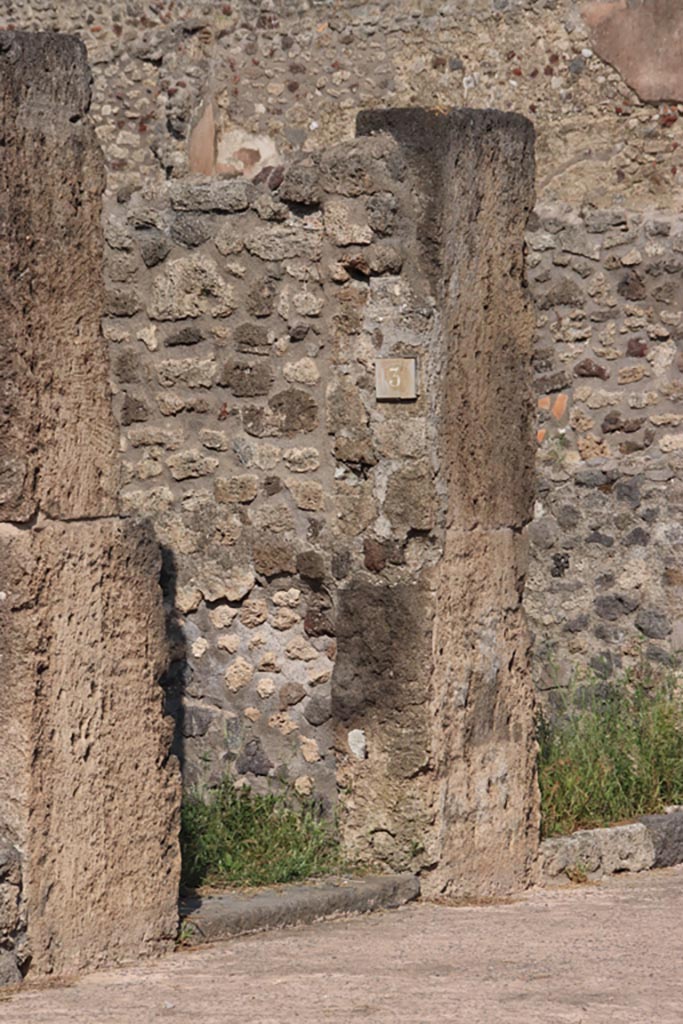 V.4.3 Pompeii. October 2023. Entrance doorway. Photo courtesy of Klaus Heese.