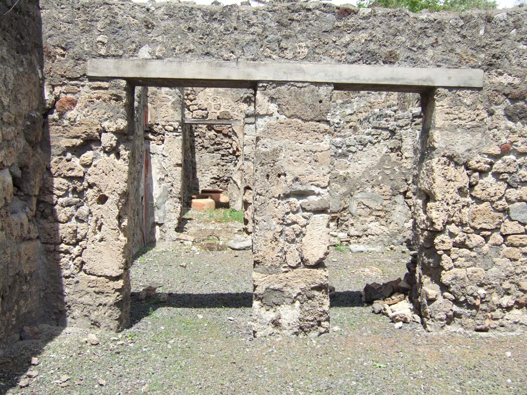 V.4.6 Pompeii. May 2006. Looking north from entrance.