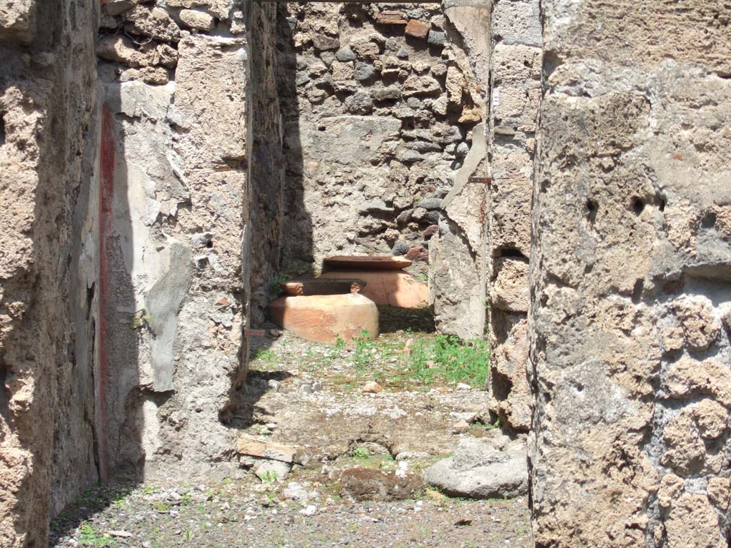 V.4.6 Pompeii. May 2006. Looking north from entrance towards rear room.