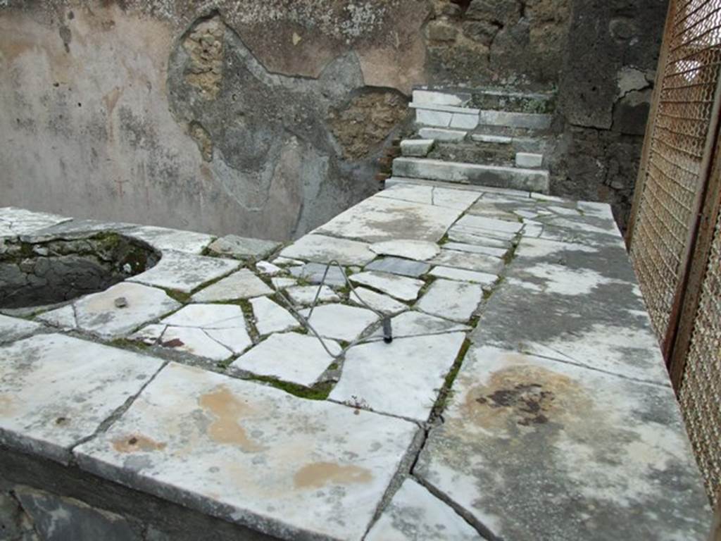 V.4.7 Pompeii.  December 2007.  Marble counter with display shelving.  