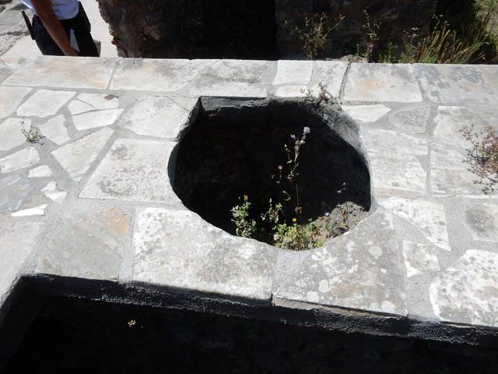 V.4.7 Pompeii. May 2017. Marble counter. Photo courtesy of Buzz Ferebee.