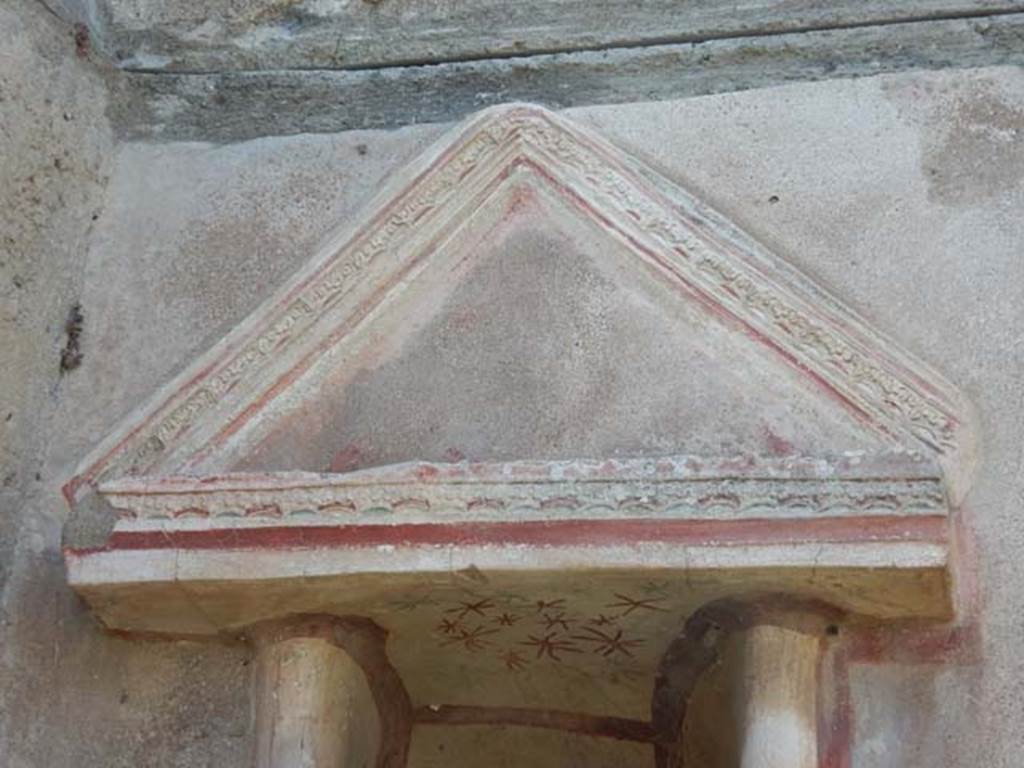 V.4.9 Pompeii. May 2017. Detail of lararium niche. Photo courtesy of Buzz Ferebee.