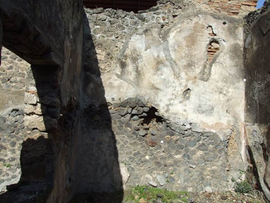 V.4.9 Pompeii.  March 2009. Triclinium.  North wall.