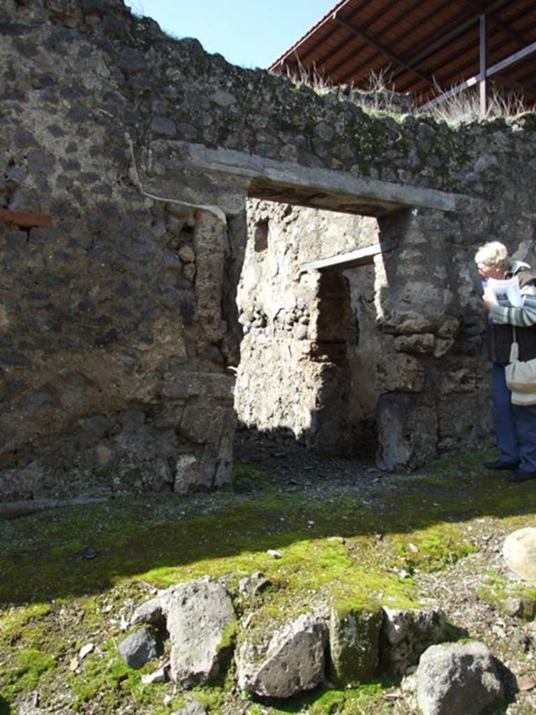 V.4.10 Pompeii.  March 2009. Entrance.