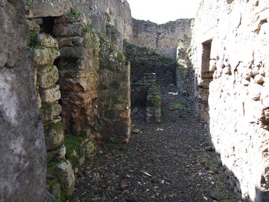 V.4.10 Pompeii.   March 2009. Looking west along entrance corridor.