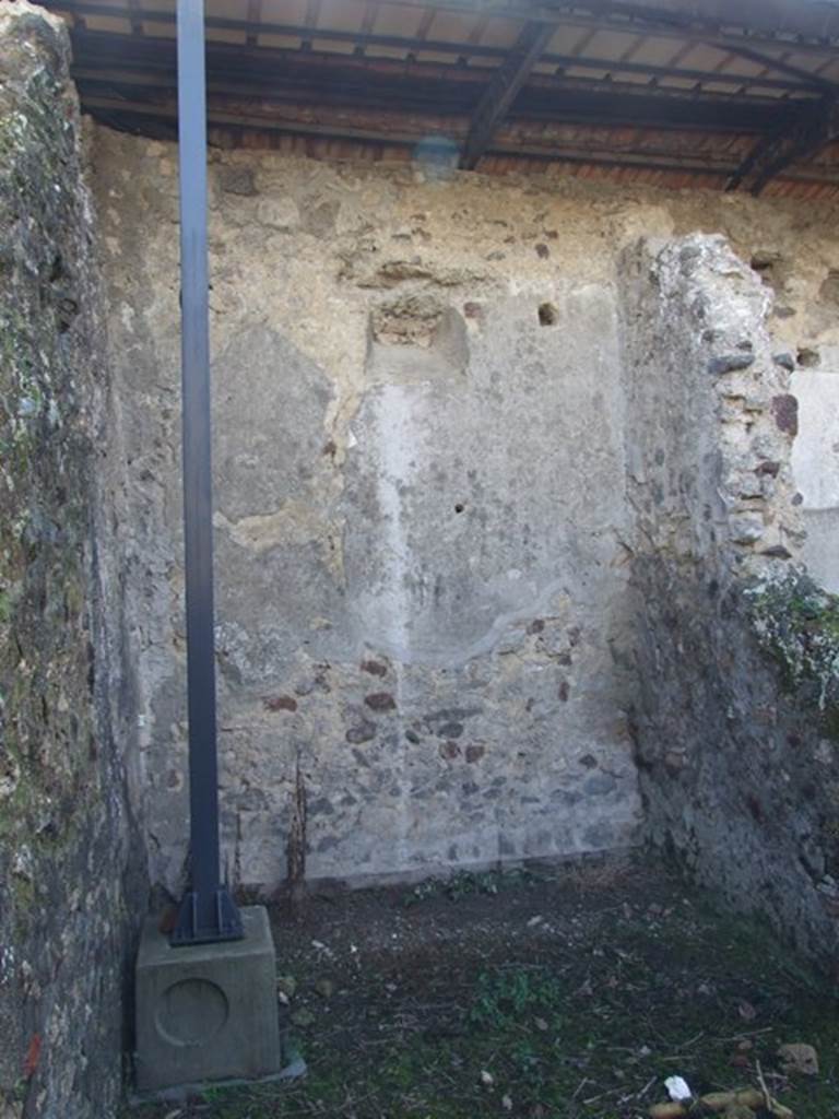 V.4.12 Pompeii.  March 2009. South wall.