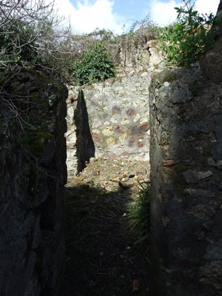 V.4.12 Pompeii.  March 2009.  Looking north through doorway to workshop area.