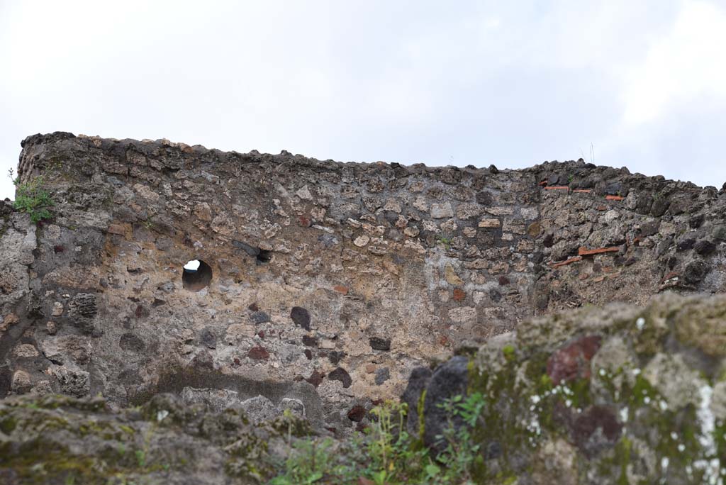 V.4.a Pompeii. March 2018. Room ‘q’ and ‘r’, upper north wall. 
Foto Annette Haug, ERC Grant 681269 DÉCOR.
