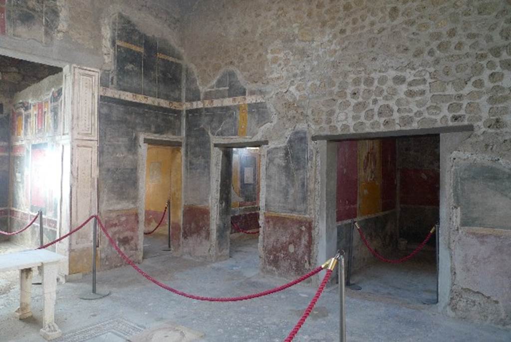 V.4.a Pompeii. July 2010. Looking towards south-east corner of atrium. Photo courtesy of Michael Binns.
Tablinum, on left, followed by Room ‘i’, centre left, followed by Room ‘g’, in centre, and Room ‘f’, on right.
.