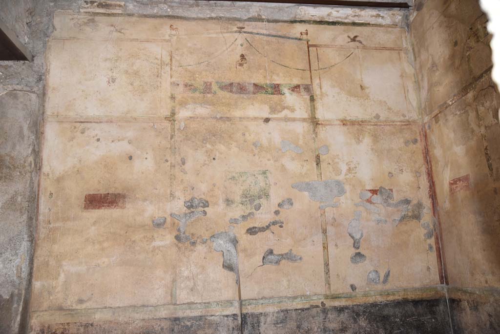 V.4.a Pompeii. March 2018. Room ‘c’, upper and middle of south wall.
Foto Annette Haug, ERC Grant 681269 DÉCOR.

