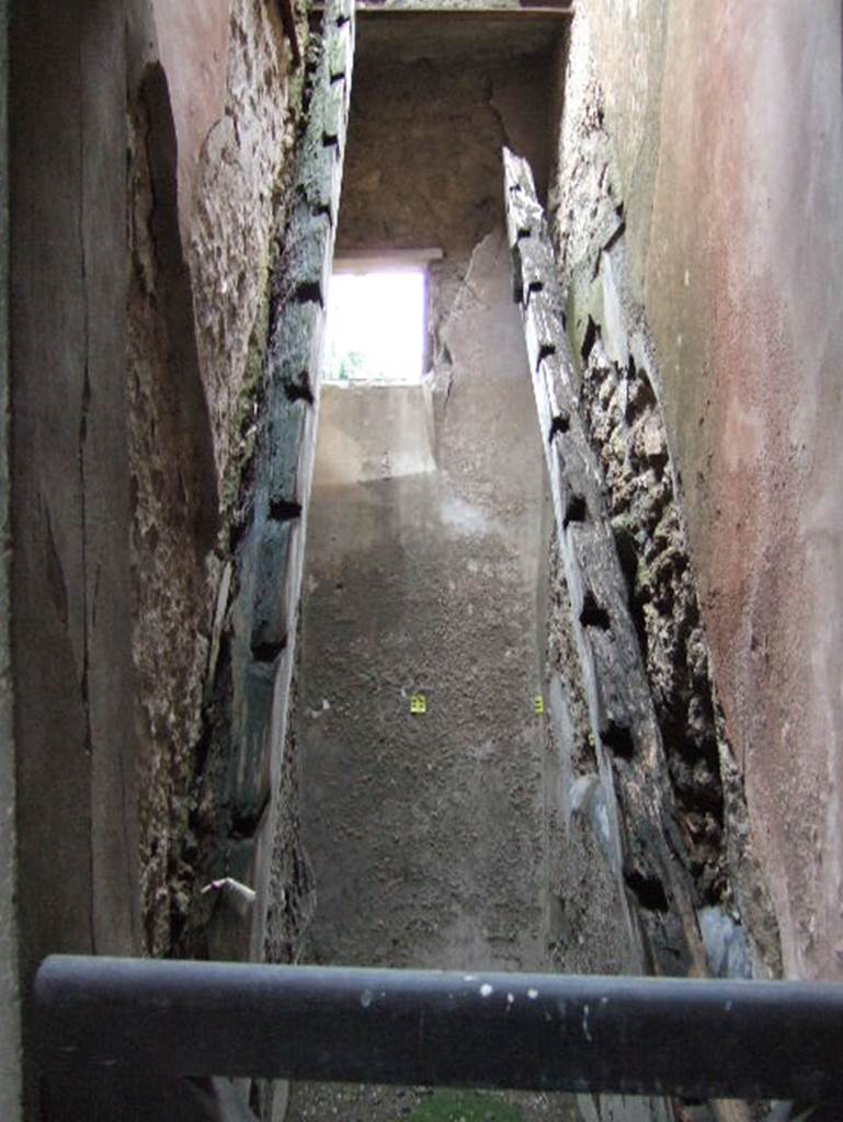 V.4.a Pompeii. December 2005. Stairs in north-west corner of atrium.