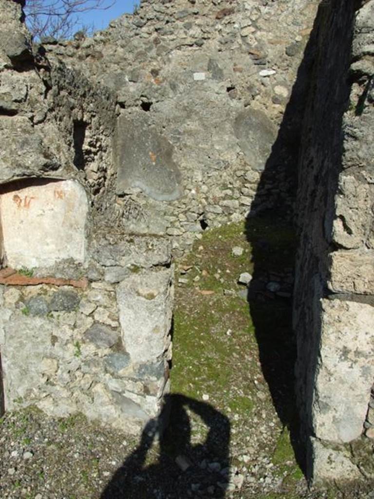 V.4.b Pompeii.  March 2009.  Doorway to Kitchen on east side of atrium.