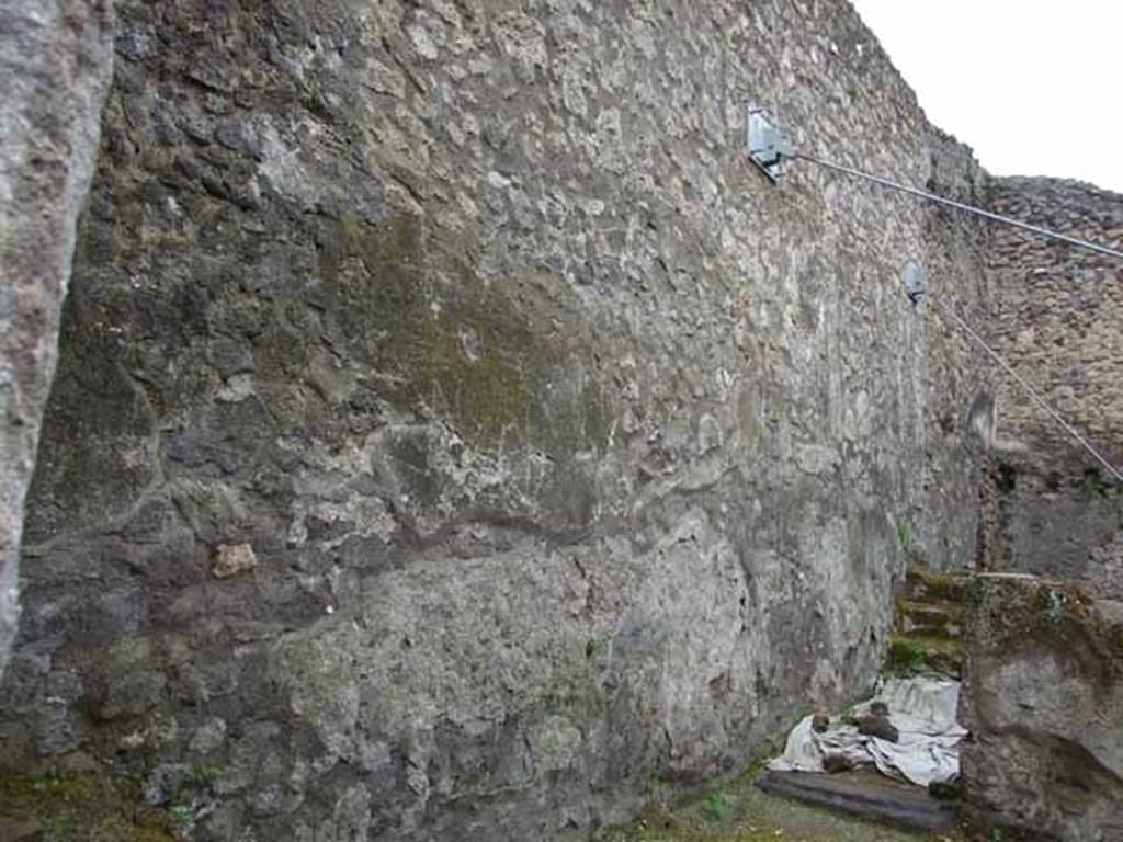 V.5.2 Pompeii. May 2010. West wall of atrium, looking north to steps to upper floor.