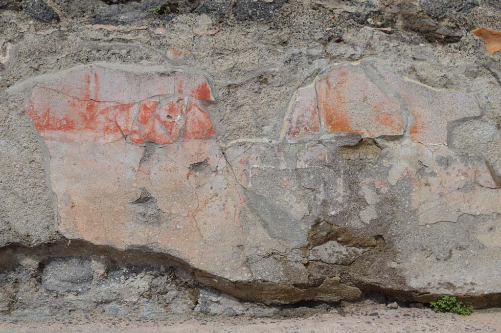 V.5.3 Pompeii. March 2018. Detail of painted decoration on plaster to west (left) of entrance doorway.
Foto Taylor Lauritsen, ERC Grant 681269 DÉCOR.
