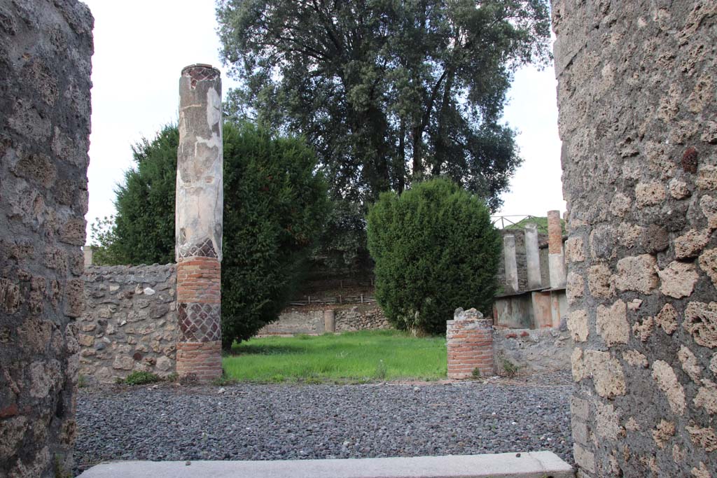 V.5.3 Pompeii. September 2017. Room 7, looking north across peristyle, from entrance doorway. 
Photo courtesy of Klaus Heese.
