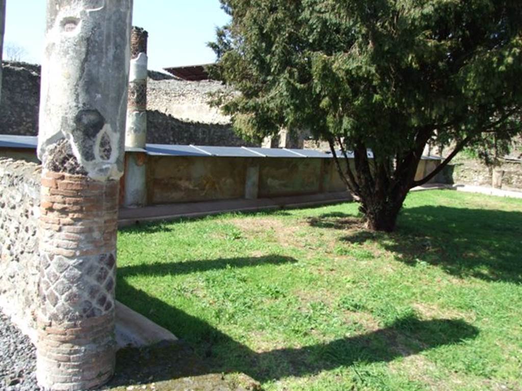 V.5.3 Pompeii. March 2009. Looking north-west along inner side of painted west wall of room 7, the peristyle.