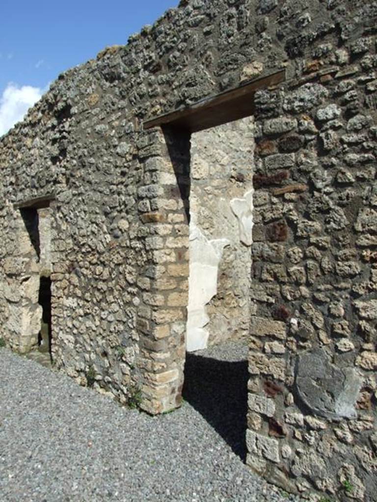 V.5.3 Pompeii.  March 2009.  Room 2 on south east side of peristyle.