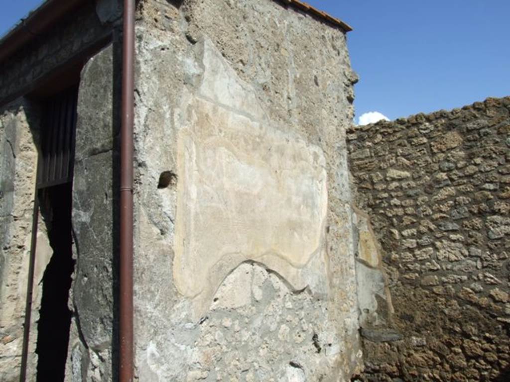 V.5.3 Pompeii.  March 2009.  Room 5.  North wall of  Ala on east side of peristyle.