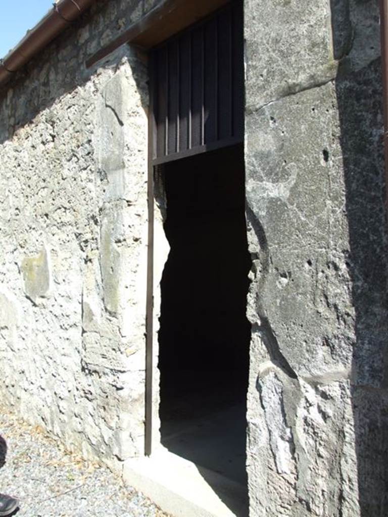 V.5.3 Pompeii. March 2009. Doorway to room 6, triclinium in north-east corner of peristyle.
