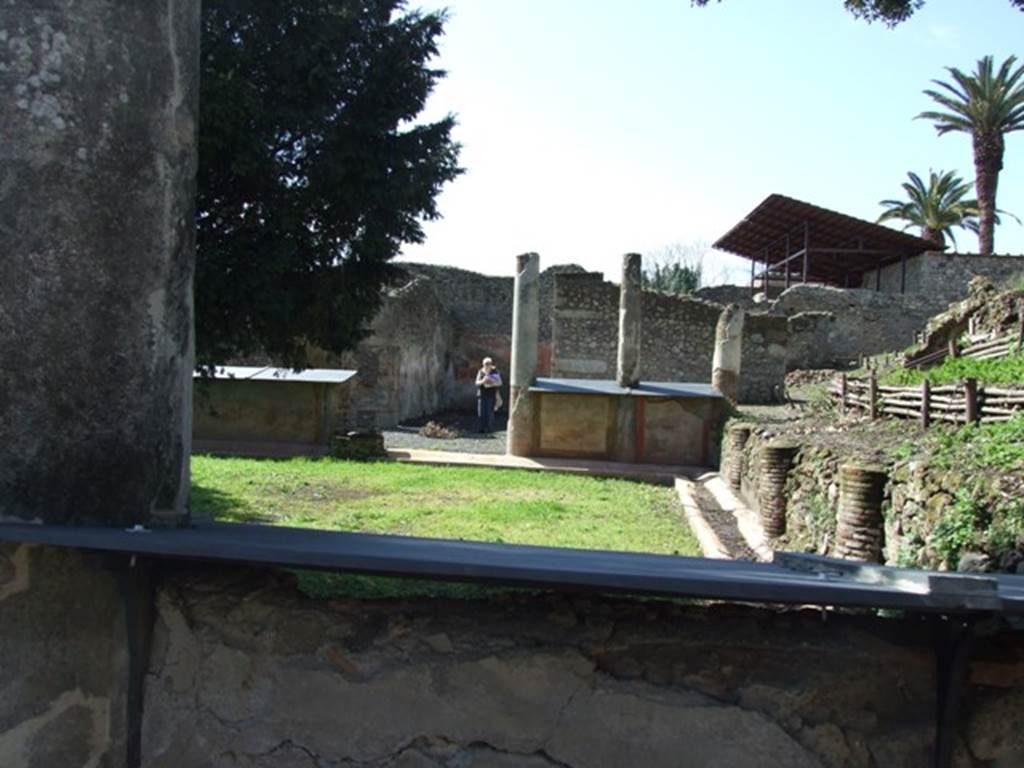 V.5.3 Pompeii. March 2009. Room 7, looking west across the north end of the peristyle. This is the area that was bombed in 1943.

