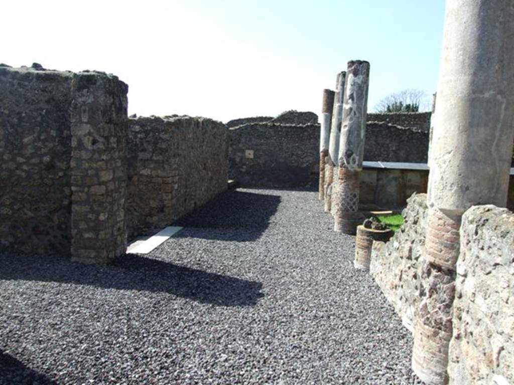 V.5.3 Pompeii.  March 2009.  Looking west across south side of peristyle.