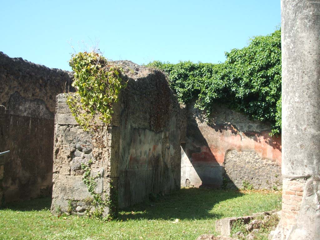 V.5.3 Pompeii. May 2005. Looking west towards rooms 13 and 14.