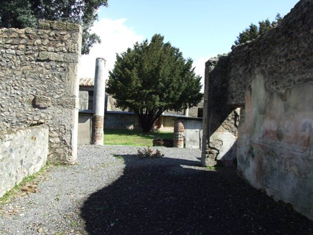 V.5.3 Pompeii. March 2009. Room 13, looking east across triclinium, towards peristyle area.