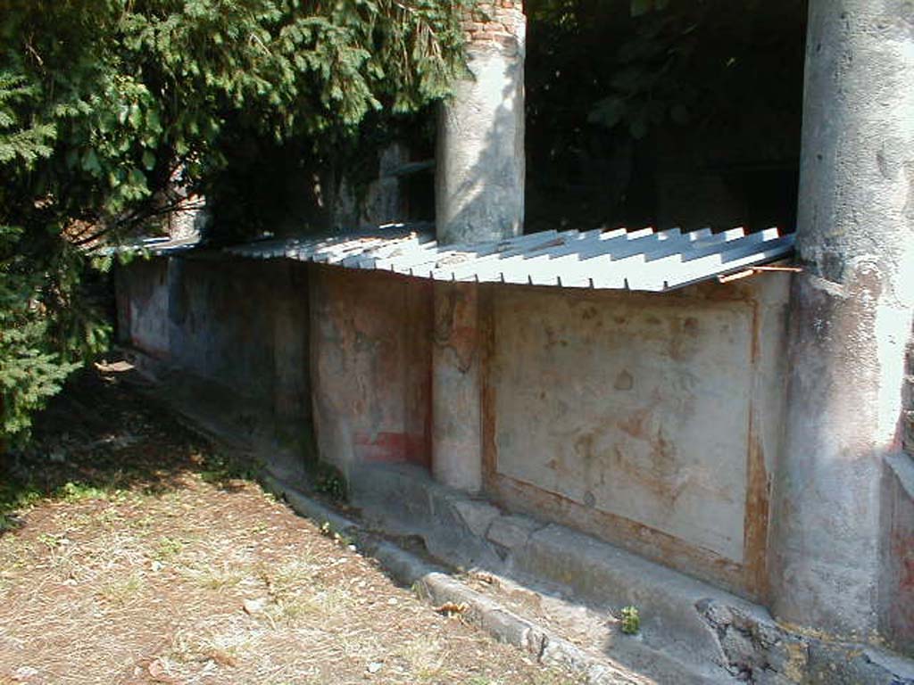 V.5.3 Pompeii. September 2004. Room 7, peristyle. Paintings 1, 2 and 3, on low wall between columns on east side of peristyle.