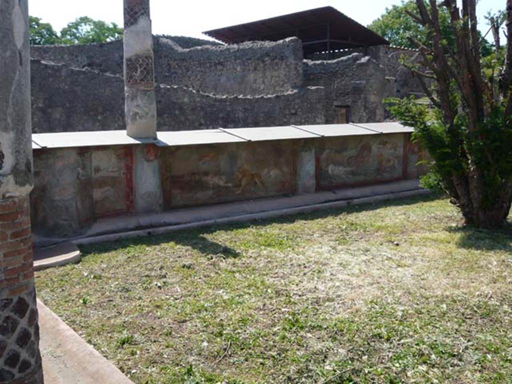 V.5.3 Pompeii. May 2012. Room 7, peristyle. Looking north-west along south corner of west side of peristyle. Photo courtesy of Buzz Ferebee.
