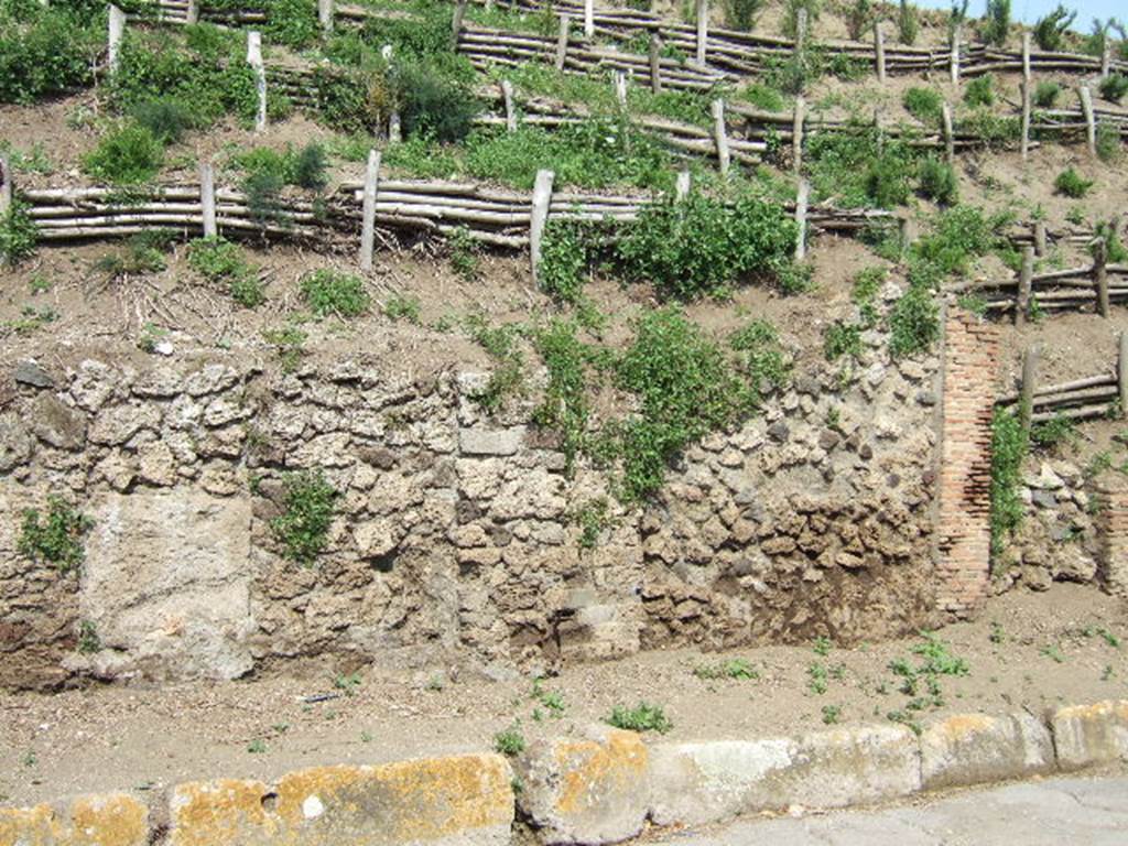 V.6.11 Pompeii. May 2006. Entrance and facade.