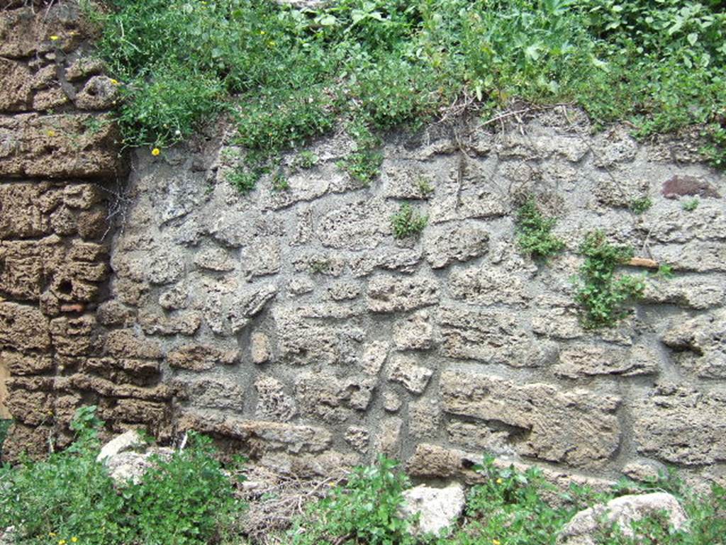 V.7.1 Pompeii. May 2006. Front façade on west of entrance doorway.