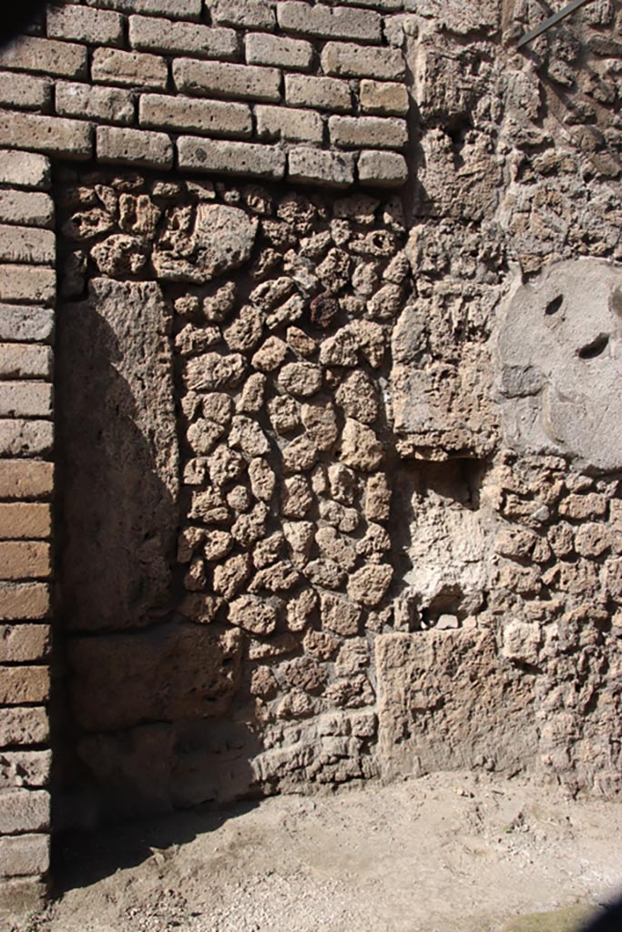 V.7.5 Pompeii. October 2023. Is this an entrance doorway ? Photo courtesy of Klaus Heese.